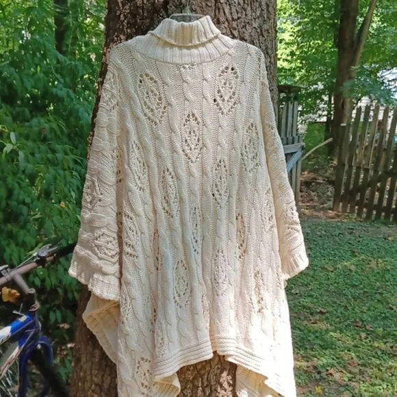 525 Boho deluxe poncho.