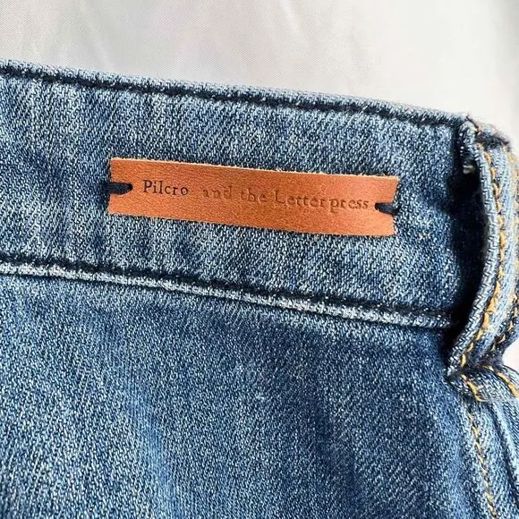 Anthropologie Pilcro Denim Pleated Raw Hem High Waist Relaxed Mom Shorts Size 32