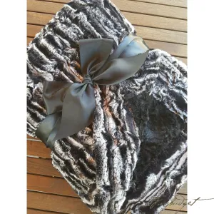 BLACK MARBLE THROW