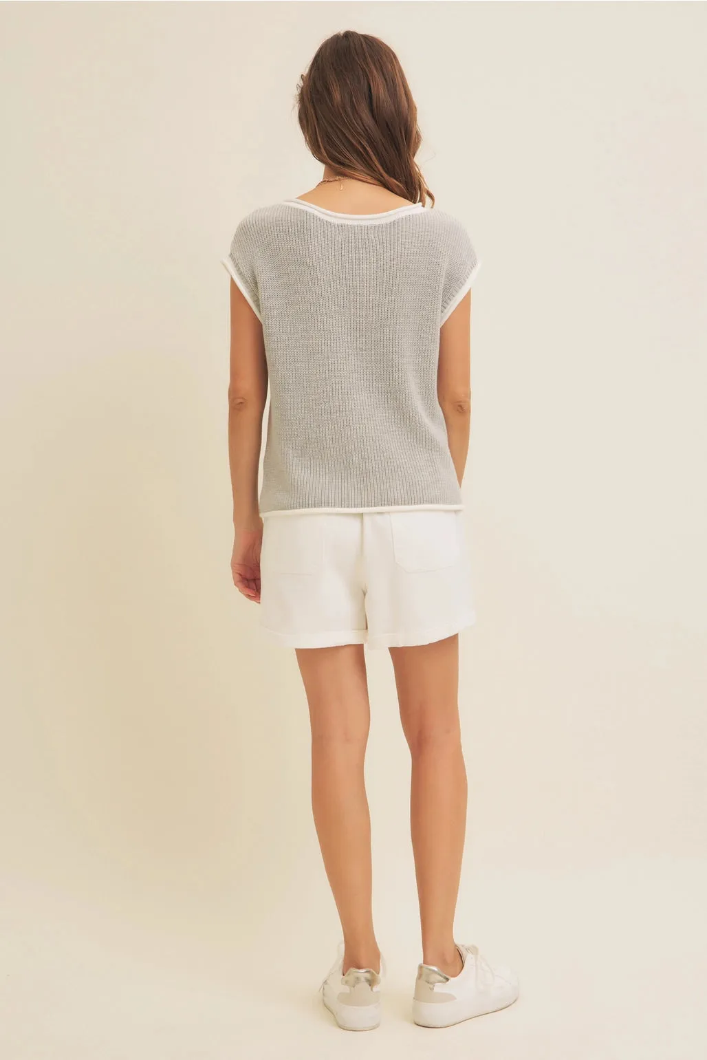 Contrast Rolled Edge Knitted Sweater Vest with Round Neck