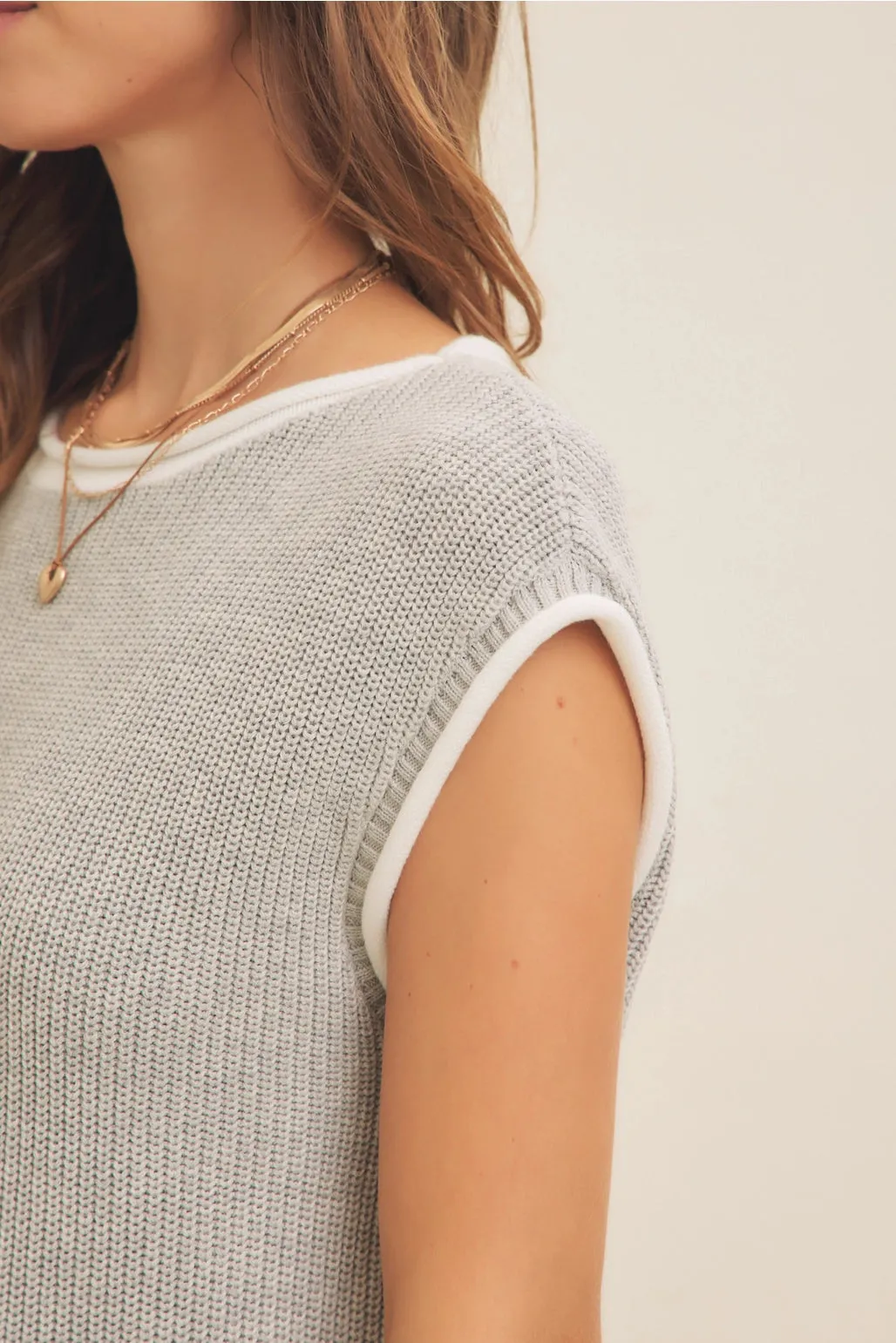 Contrast Rolled Edge Knitted Sweater Vest with Round Neck