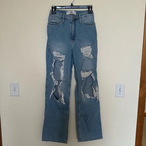 Hollister Curvy Ultra High Rise Dad Jean - Destroyed Light Wash