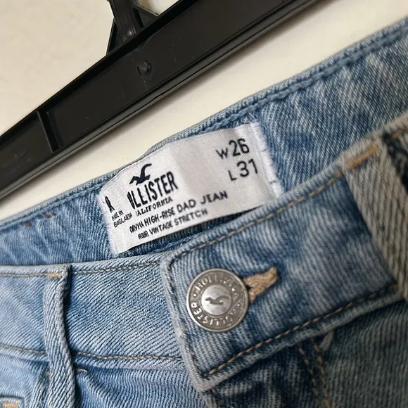 Hollister Curvy Ultra High Rise Dad Jean - Destroyed Light Wash
