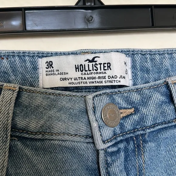 Hollister Curvy Ultra High Rise Dad Jean - Destroyed Light Wash