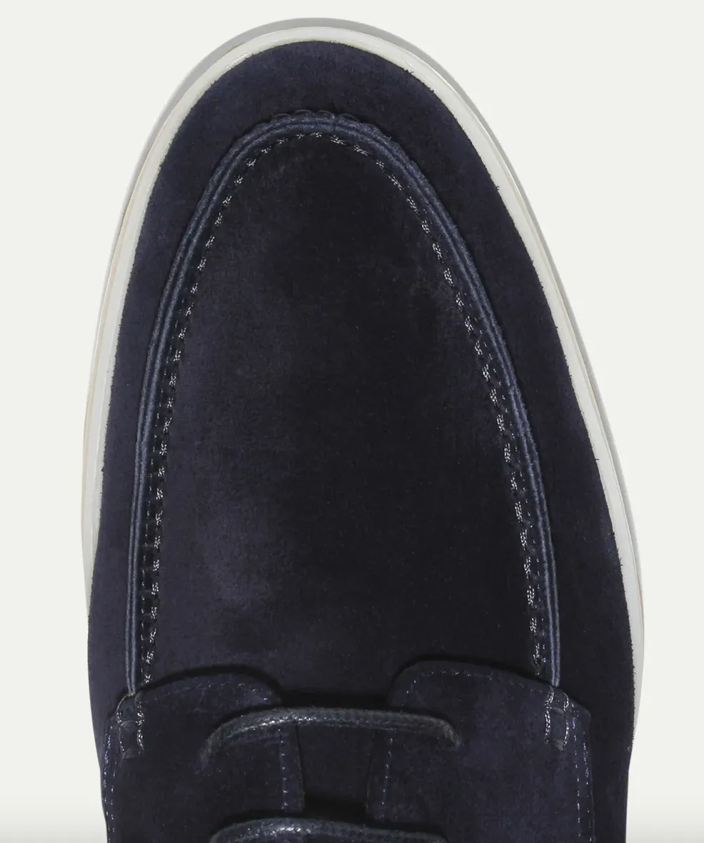 Luxurious and trendy leather loafers for men with elegance