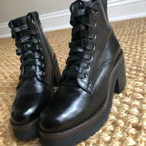 New: Steve Madden Kerry Leather Combat Boot. Size 6.5