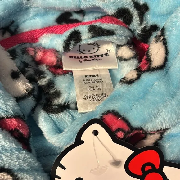 NWT Pant &amp; Robe Adult Hello Kitty Sanrio Pants (M) &amp; Robe (XL) Kawaii Plush NEW