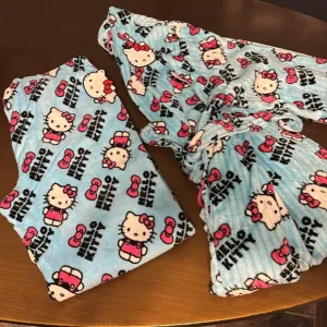 NWT Pant &amp; Robe Adult Hello Kitty Sanrio Pants (M) &amp; Robe (XL) Kawaii Plush NEW
