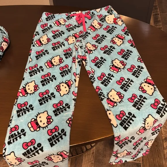 NWT Pant &amp; Robe Adult Hello Kitty Sanrio Pants (M) &amp; Robe (XL) Kawaii Plush NEW