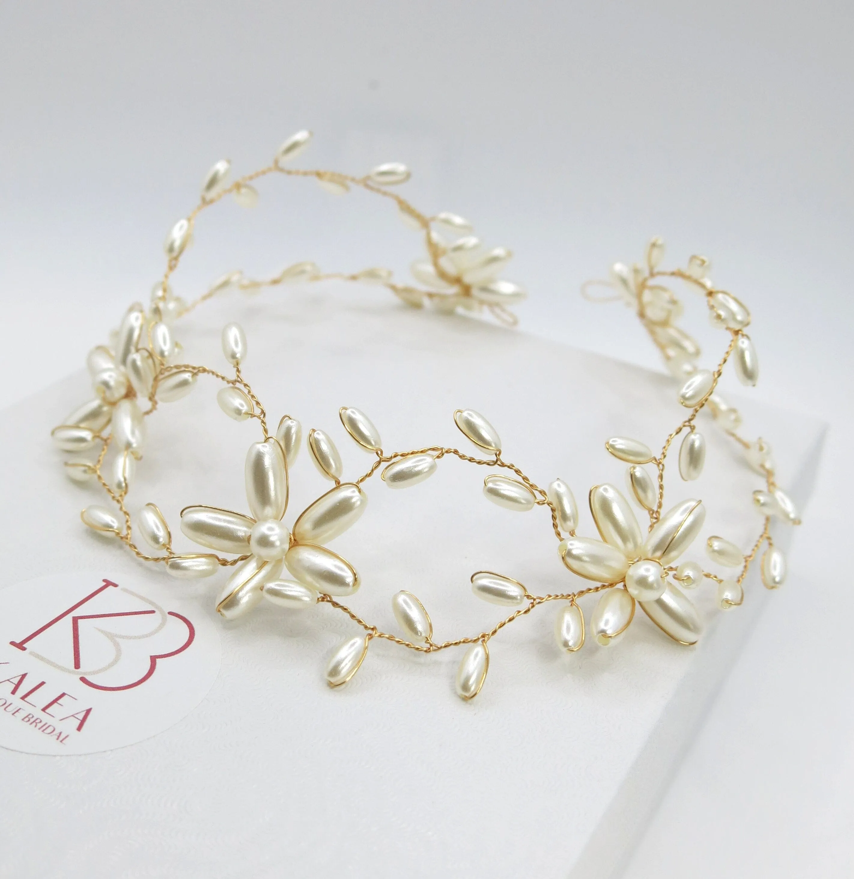 Pearl Flower Gold Wire Headband, Bridal Pearl Head Wreath, Wedding Oval Pearl Hair Vine Tiara