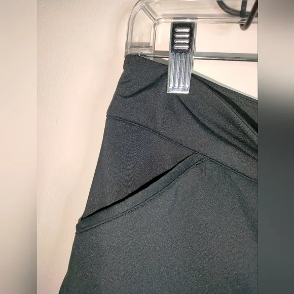 Peter Millar (Size XL) Black Sporty Performance Stretchy &quot;Alice Petal Hem&quot; Skort