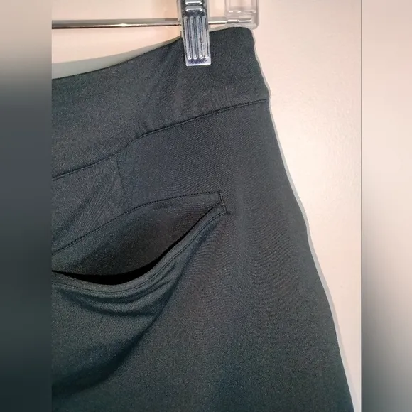 Peter Millar (Size XL) Black Sporty Performance Stretchy &quot;Alice Petal Hem&quot; Skort