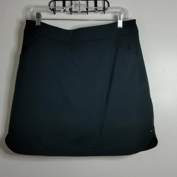 Peter Millar (Size XL) Black Sporty Performance Stretchy &quot;Alice Petal Hem&quot; Skort