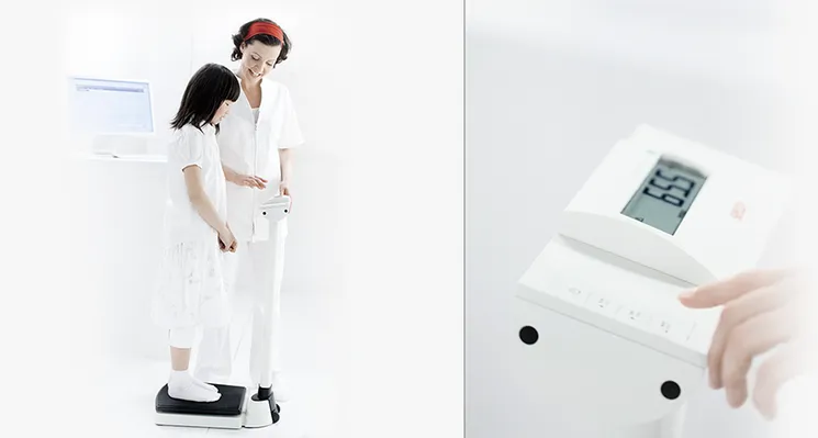 seca 704r - Class III high capacity digital column scale, extremely robust large base, BMI. RS232 interface - ideal for Renal Units