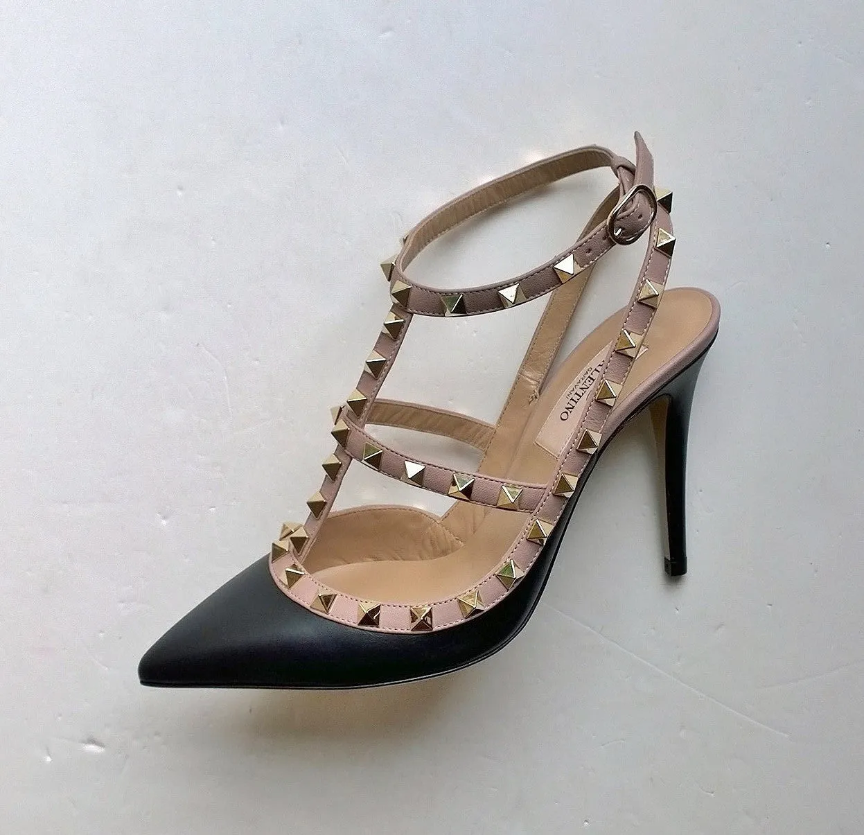 Valentino Garavani Black Leather High Heels Rockstud shoes
