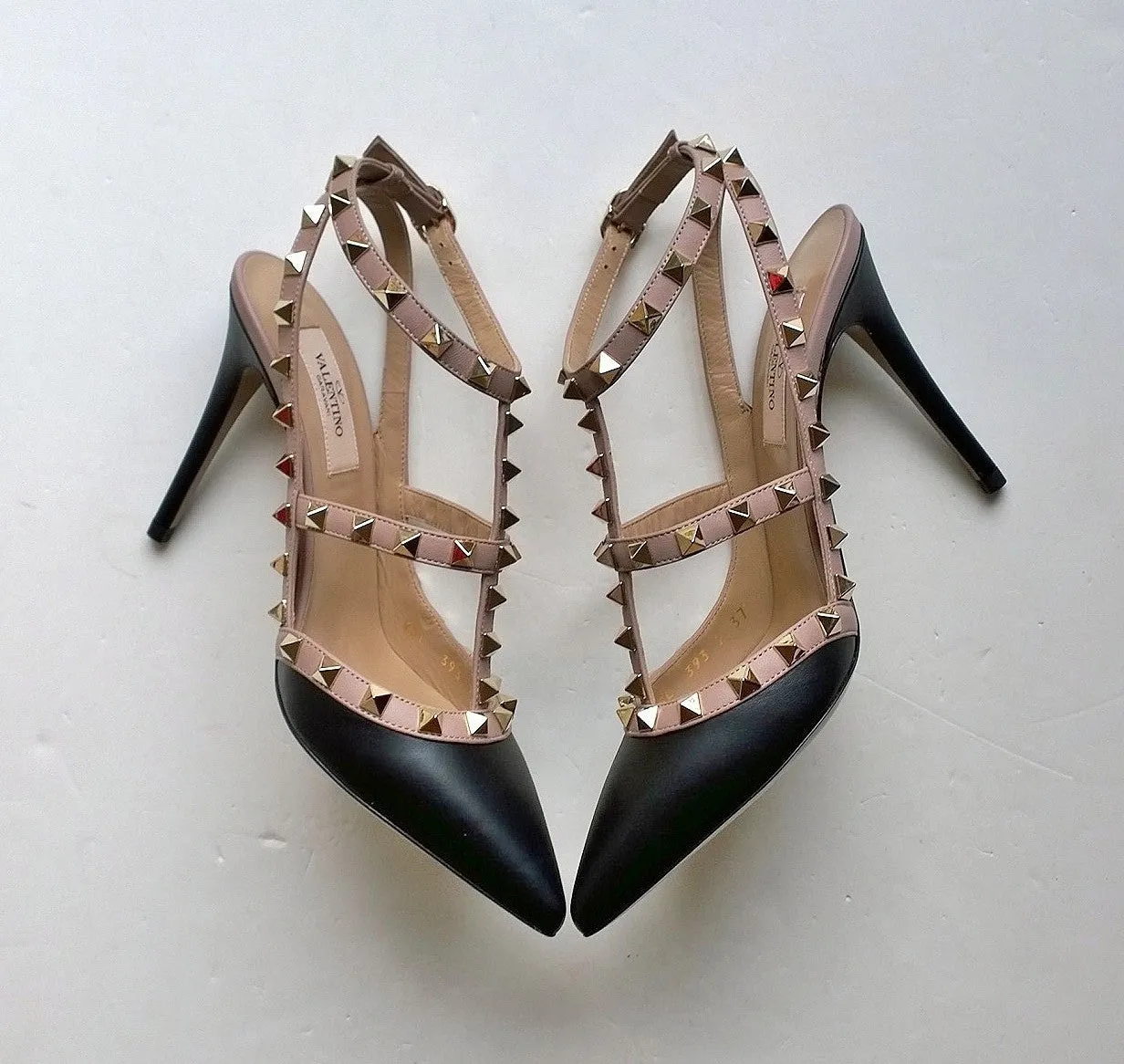 Valentino Garavani Black Leather High Heels Rockstud shoes