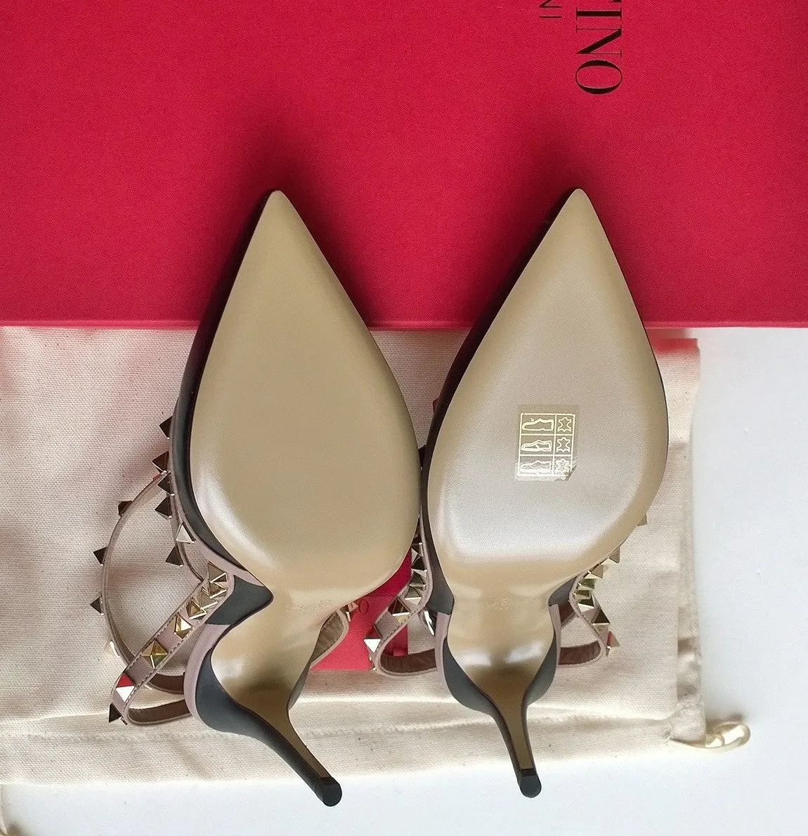Valentino Garavani Black Leather High Heels Rockstud shoes