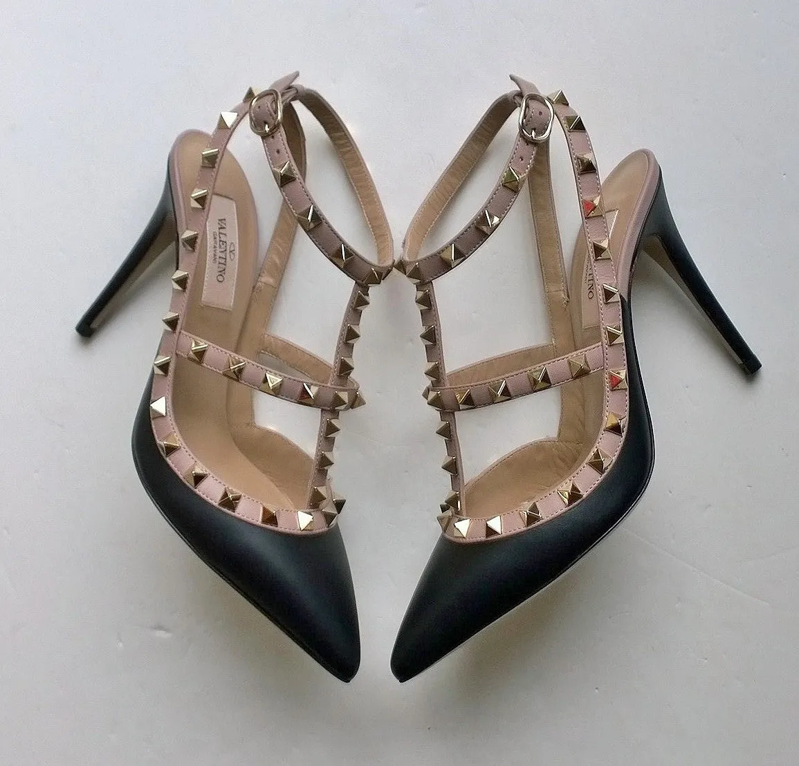 Valentino Garavani Black Leather High Heels Rockstud shoes