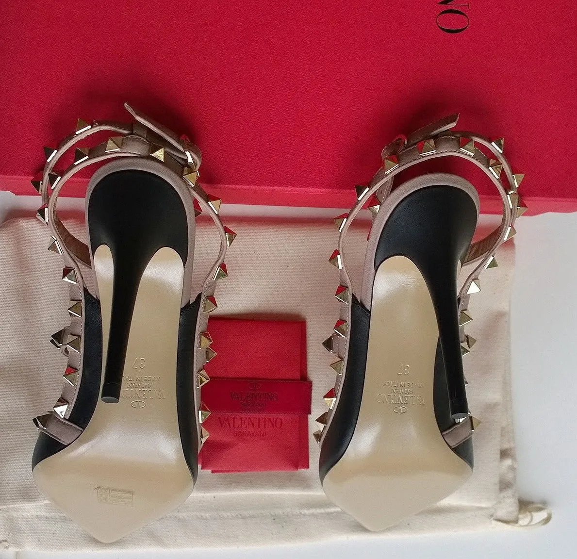 Valentino Garavani Black Leather High Heels Rockstud shoes